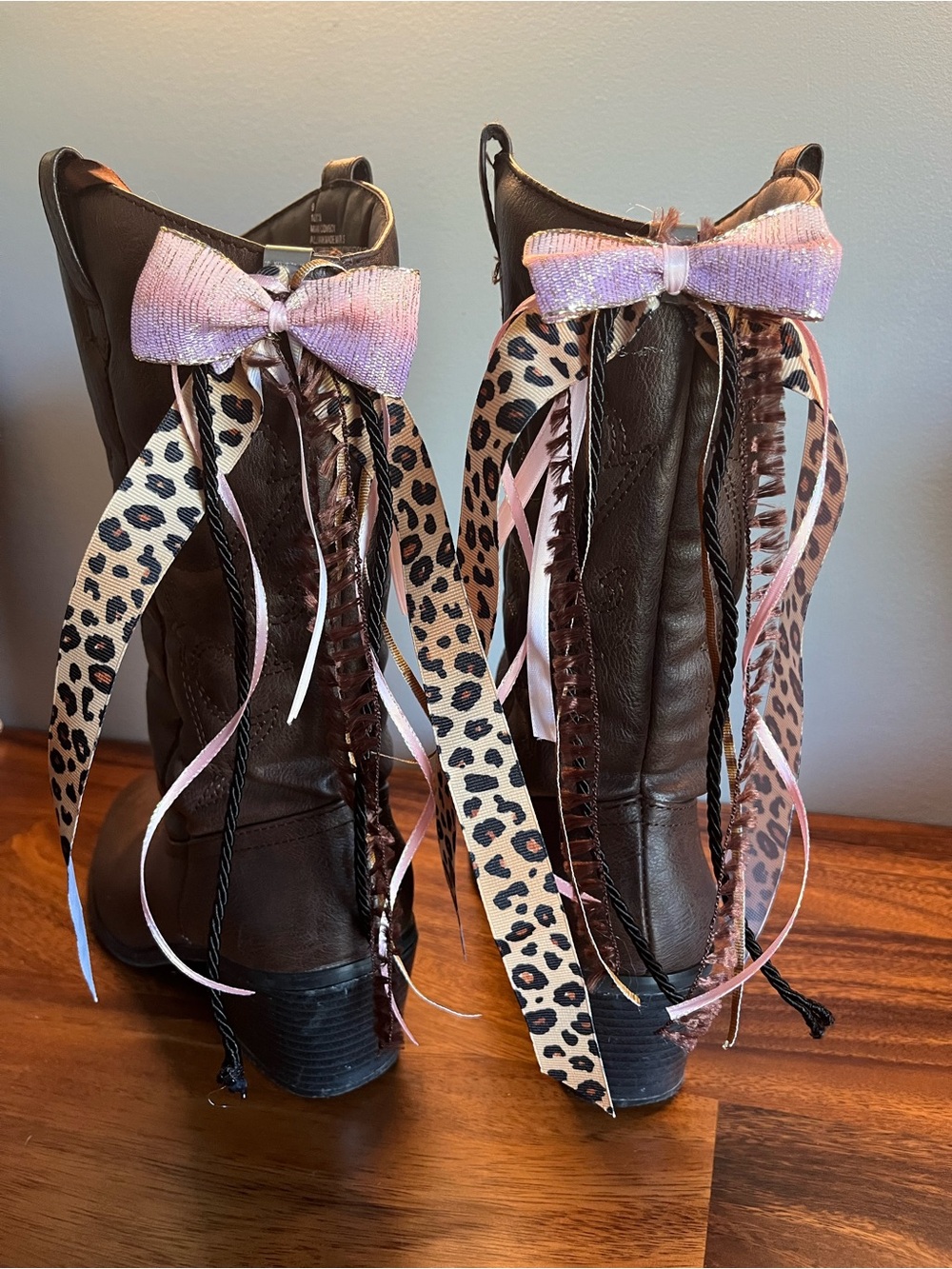 Women’s Pink, Purple and Leopard boot bows!